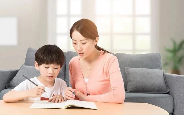 Bài toán từ ba số 419 lập được bao nhiêu số có hai chữ số khiến phụ huynh hoang mang vì đáp án của cô giáo - 3