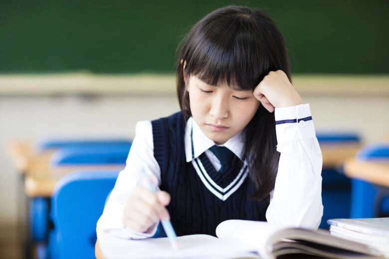 Bài văn bị chấm 2 điểm khiến cõi mạng bức xúc khi giáo viên nhận xét học sinh khó thành người tử tế - 2