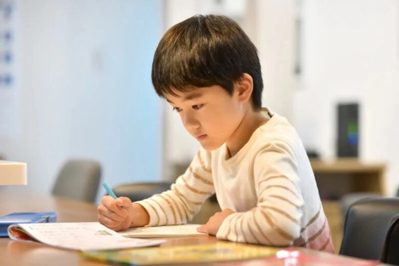 Bài văn tả bố làm chuyên gia tâm lý của học sinh lớp 4 khiến ai đọc cũng cười ná thở - 2