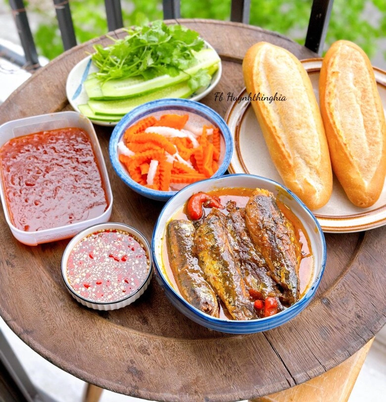 Bánh mì cá nục vừa ngon vừa lạ miệng ăn một lần nhớ mãi - 2