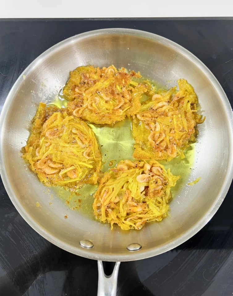 Bánh tép khoai lang thơm nức giòn rụm cuốn cuốn chấm chấm ăn ngon mê - 4