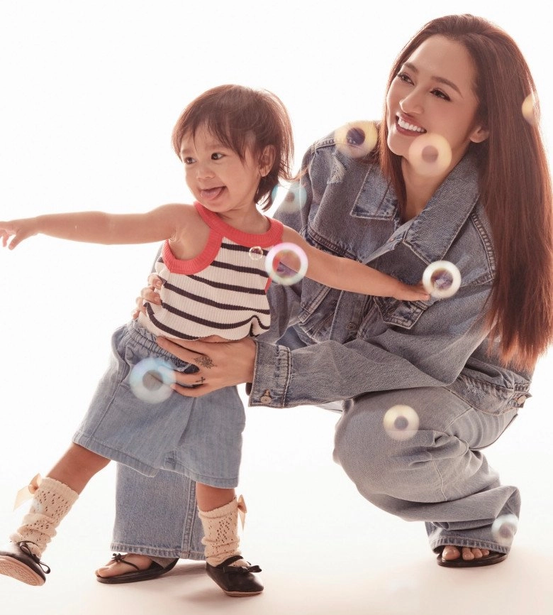 Bảo anh tung loạt ảnh xinh như mộng cùng con gái không cài áo để lộ vùng bụng sau sinh gây chú ý - 2