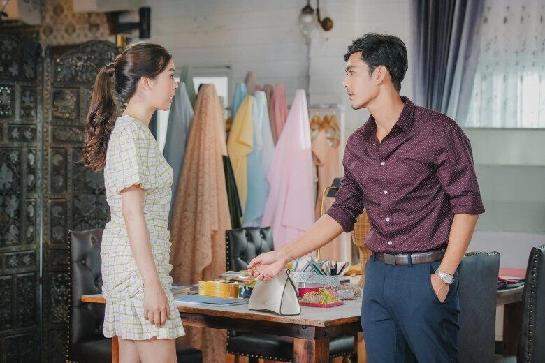 Bảo mẫu suốt ngày lướt điện thoại chồng lại lén cho thêm cô ta 2 triệutháng khiến tôi tức điên - 2