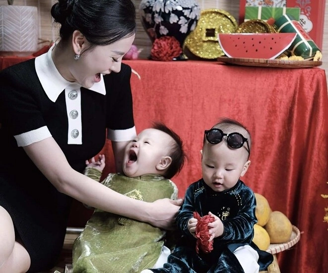 Bắt gặp phương oanh ngoài đời vóc dáng bốc lửa khiến nhân viên xuýt xoa đi làm tóc vẫn gọi điện về ngắm con - 1
