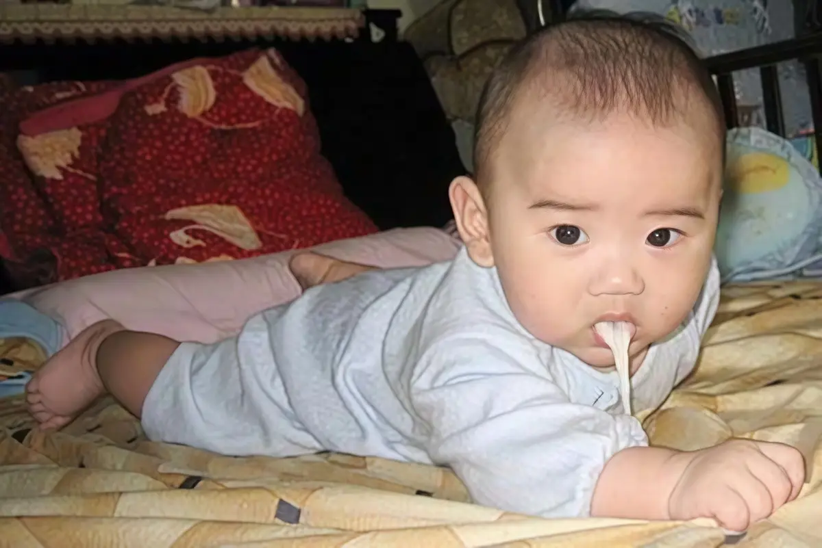 Bé 1 tuổi đang đi thì bị ngã đến bệnh viện bác sĩ lắc đầu biết nguyên nhân từ bữa ăn dặm mẹ suy sụp - 3