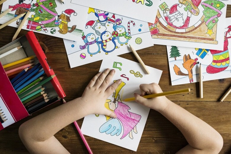 Bé gái 4 tuổi vẽ bức tranh nguệch ngoạc hé lộ điều khủng khiếp bố làm với mẹ gia đình lập tứcgọi cảnh sát - 3