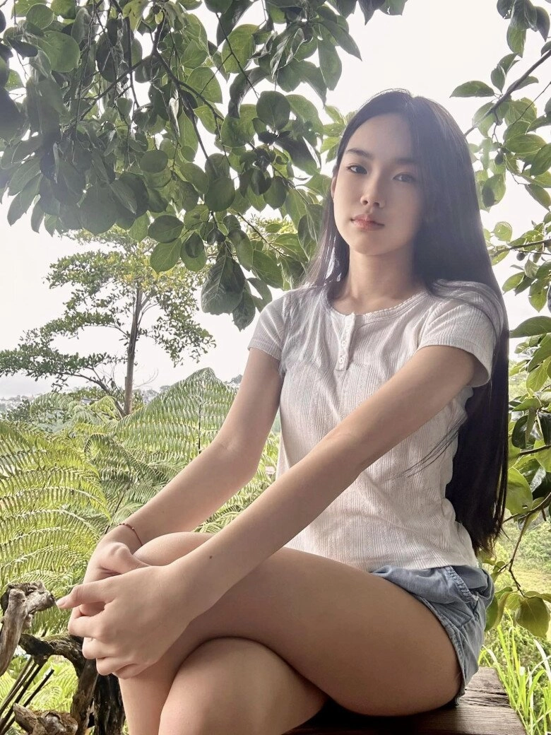 Bé gái ăn mặc giản dị tưởng gái quê đà lạt hóa ra là cháu nội tỷ phú mỹ ở biệt thự 750 tỷ - 1