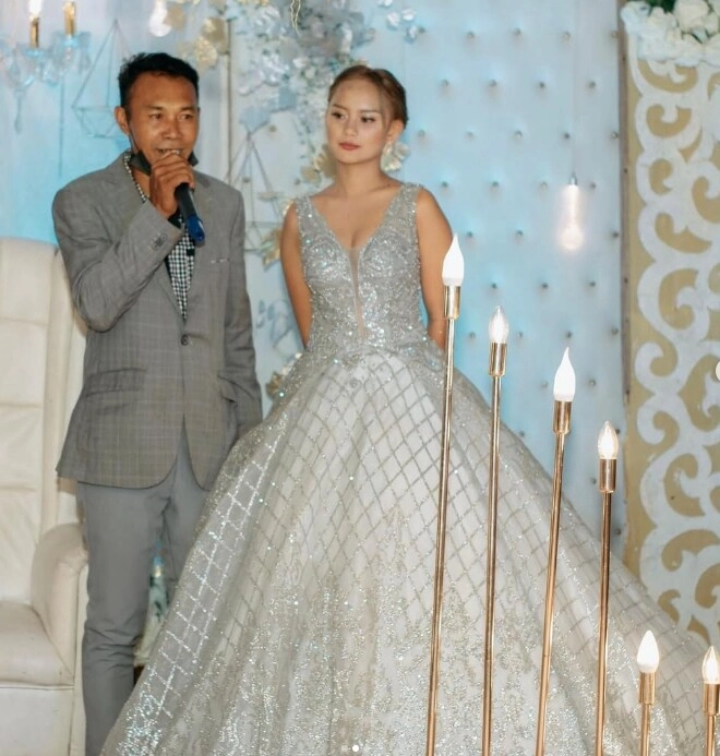 Bé gái ăn xin đổi đời trong 1 đêm gây rúng động thế giới sau 9năm giờ làm mẹ sinh con cuộc sống choáng ngợp - 5