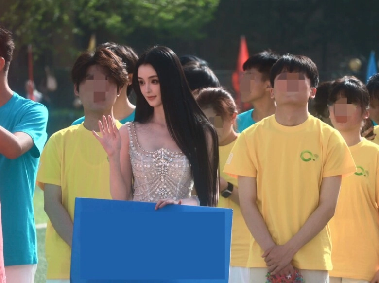 Bé gái câm điếc thành hoa khôi trường đại học bị nghi ngờ pttm vì mặt đẹp hoàn hảo không chỗ chê - 10