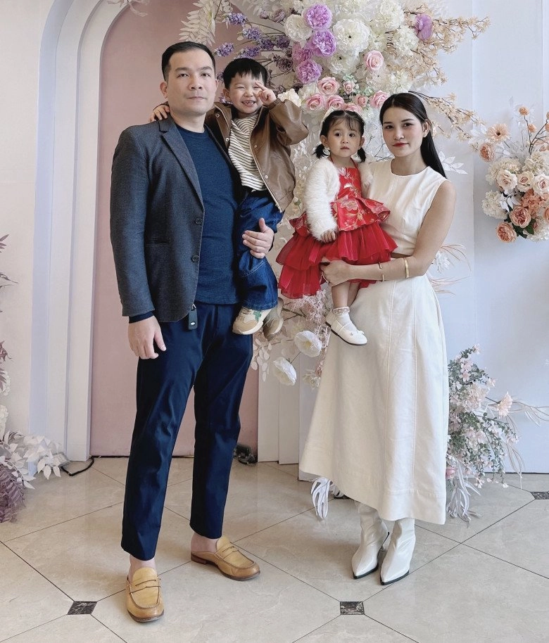 Bé gái hà nội cằm v-live búp bê được các shop bán hàng online cưng chiều mẹ hé lộ 2 tuổi kiếm 15 triệutháng - 8