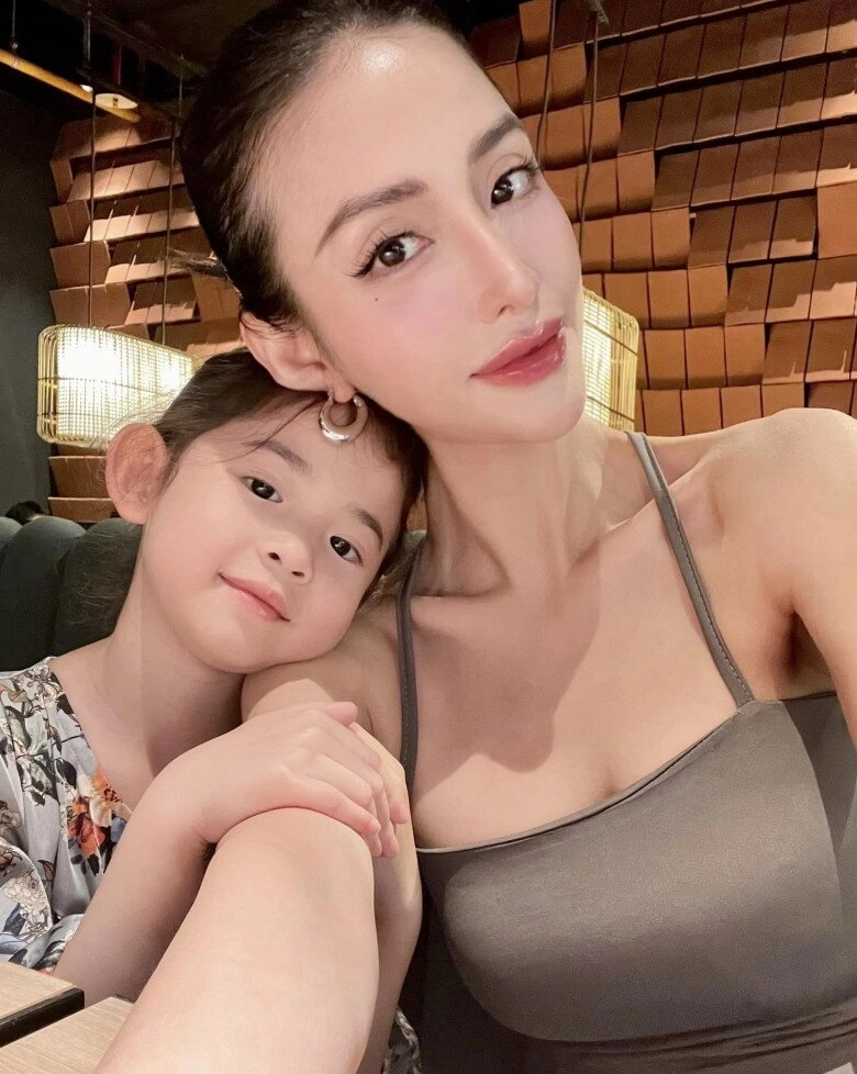 Bé gái việt diện trang phục trung thu gây sốt mxh vì quá xinh hoá ra có mẹ là mỹ nhân nổi tiếng vbiz - 3