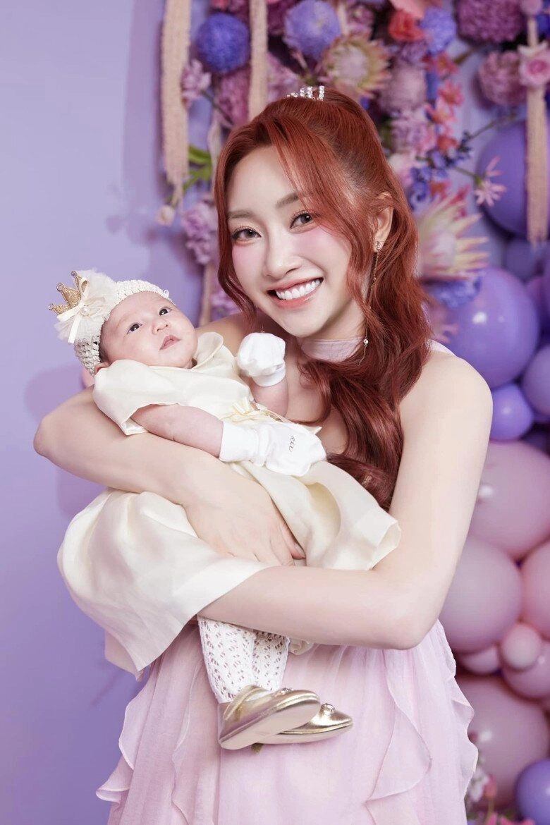 Bé gái việt được 1 tỷ tiền mừng trong tiệc đầy tháng danh tính bố mẹ không phải dạng thường - 6