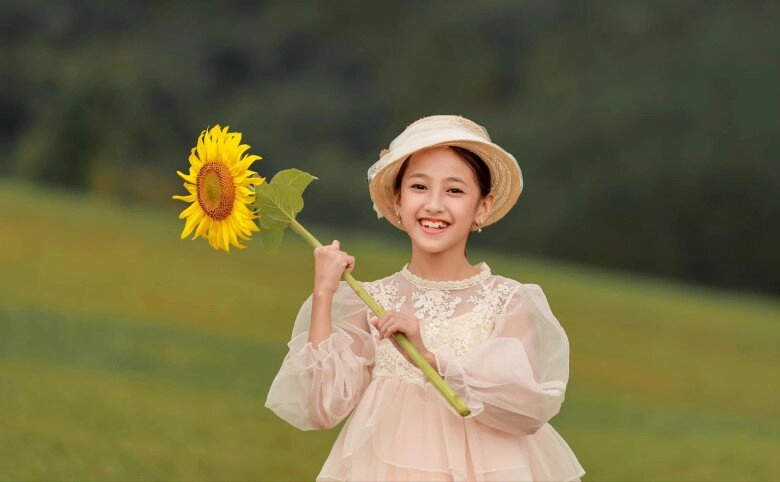 Bé gáiđược hoa hậu đỗ mỹ linh mai phương thúy khen nức nở nhưng mẹ chê gầy như que củi 9 tuổiở nhà 400 tỷ - 15