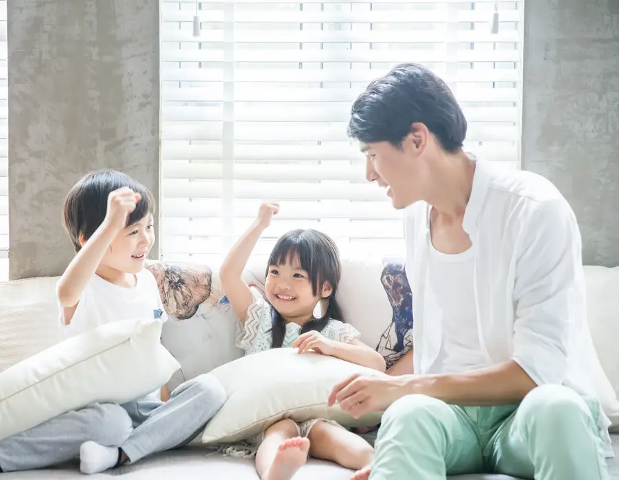 Bị mẹ kế hỏi câu nhạy cảm liên quan đến mẹ ruột bé gái 6 tuổi đáp một câu khiến bà câm nín - 3