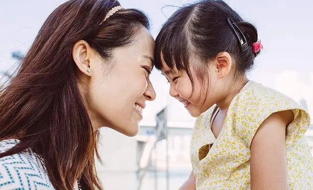 Bị mẹ kế hỏi câu nhạy cảm liên quan đến mẹ ruột bé gái 6 tuổi đáp một câu khiến bà câm nín - 4