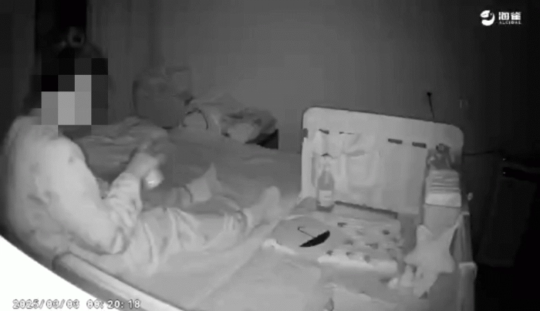 Bỏ 100 triệutháng thuê bảo mẫu chăm con đoạn camera lúc nửa đêm khiến mẹ bỉm suy sụp - 2