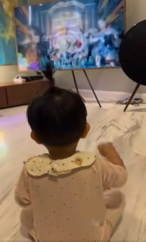 Bố doanh nhân mẹ người mẫucon trai cường đôla đàm thu trang được dự đoán tương lai ke đầu giốngdiệp lâm anh - 2