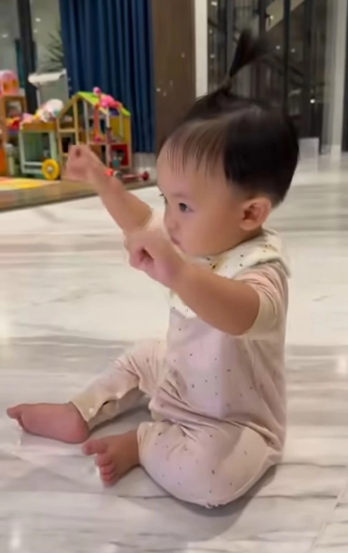 Bố doanh nhân mẹ người mẫucon trai cường đôla đàm thu trang được dự đoán tương lai ke đầu giốngdiệp lâm anh - 3