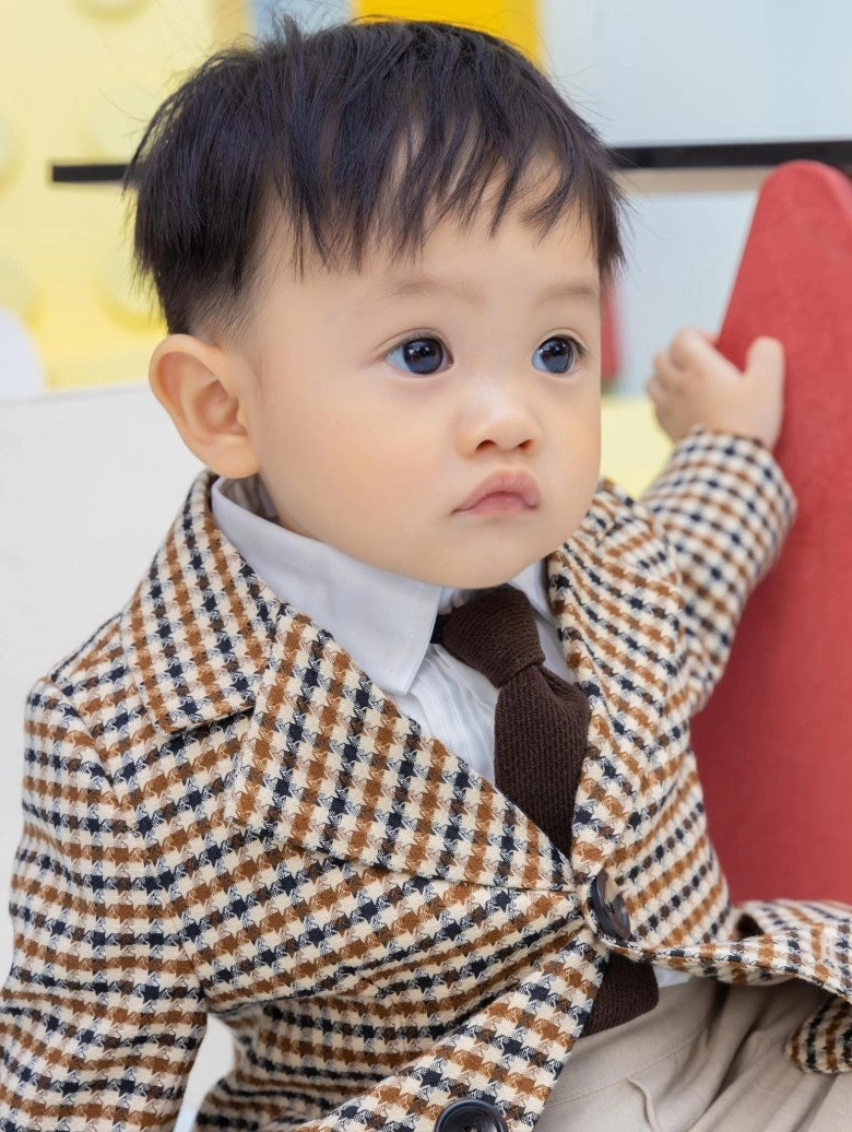 Bố doanh nhân mẹ người mẫucon trai cường đôla đàm thu trang được dự đoán tương lai ke đầu giốngdiệp lâm anh - 6