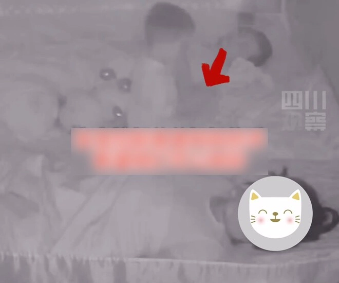 Bố mẹ cãi nhau camera ghi lại việc làm của con trai 2 tuổi vào sáng hôm sau khiến tất cả òa khóc - 2