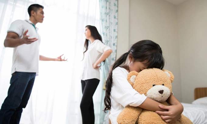 Bố mẹ cãi nhau camera ghi lại việc làm của con trai 2 tuổi vào sáng hôm sau khiến tất cả òa khóc - 3