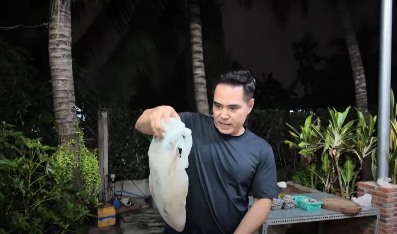 Bữa ăn thơm nức của diễn viên 52 tuổi chưa vợ - trung dũng và mẹ ruột ở căn nhà bình dị - 3