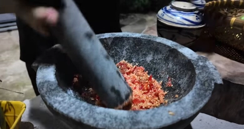 Bữa ăn thơm nức của diễn viên 52 tuổi chưa vợ - trung dũng và mẹ ruột ở căn nhà bình dị - 11