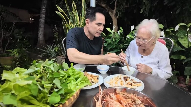 Bữa ăn thơm nức của diễn viên 52 tuổi chưa vợ - trung dũng và mẹ ruột ở căn nhà bình dị - 13