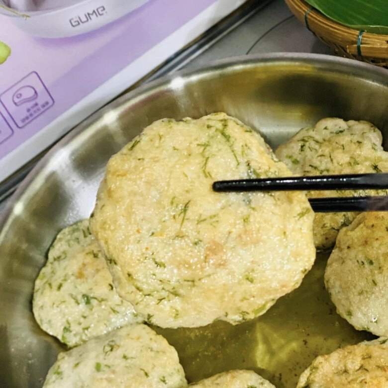 Bữa sáng đổi vị với bánh mì chả cá vừa đơn giản lại ngon ai ăn cũng khen tấm tắc - 5
