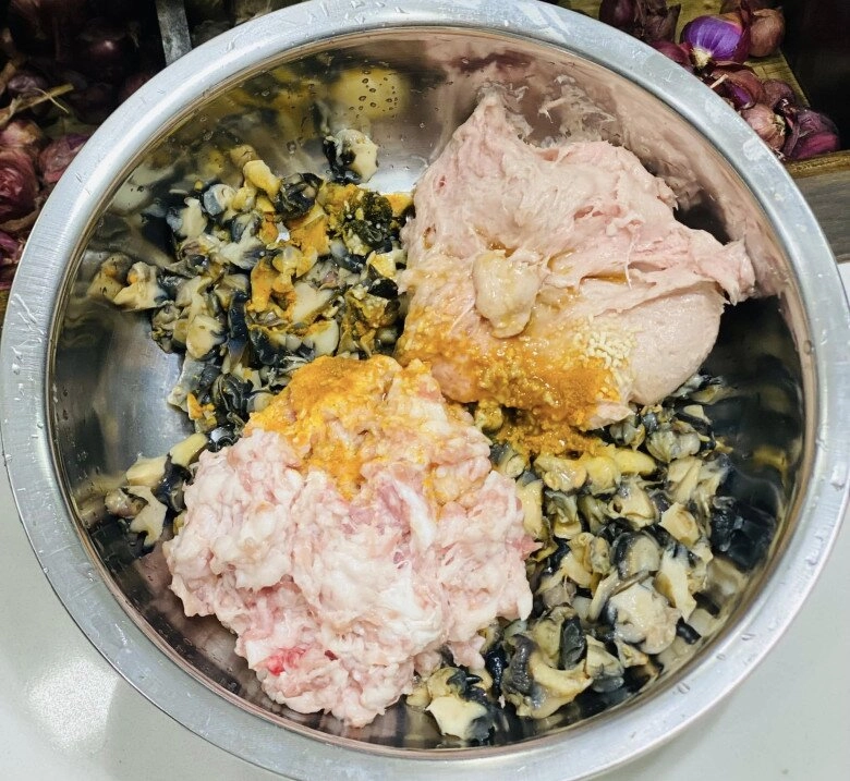Bún riêu tôm chả ốc thơm ngon nóng hổi giòn giòn cho bữa sáng cuối tuần - 4