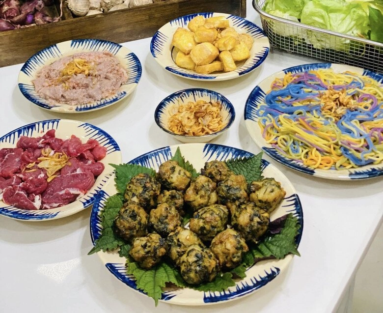 Bún riêu tôm chả ốc thơm ngon nóng hổi giòn giòn cho bữa sáng cuối tuần - 11