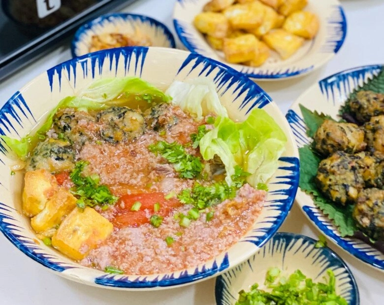 Bún riêu tôm chả ốc thơm ngon nóng hổi giòn giòn cho bữa sáng cuối tuần - 14