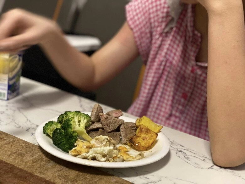 Ca sĩ thu phượng giữ vững nếp nhà với thầy giáo tây thường xuyên nấu món thơm ngon này làm chồng con mê - 11