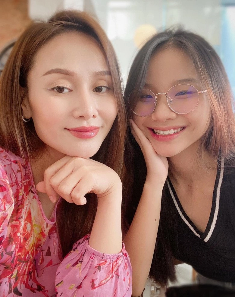 Ca sĩ thu phượng từng làm mẹ đơn thân khó khăn sau ly hôn thành trung giờ viên mãn bên con gái và chồng tây - 2