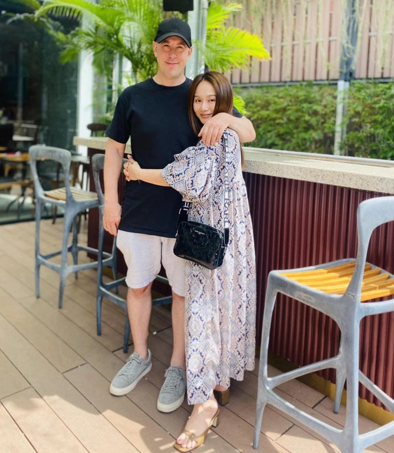 Ca sĩ thu phượng từng làm mẹ đơn thân khó khăn sau ly hôn thành trung giờ viên mãn bên con gái và chồng tây - 6
