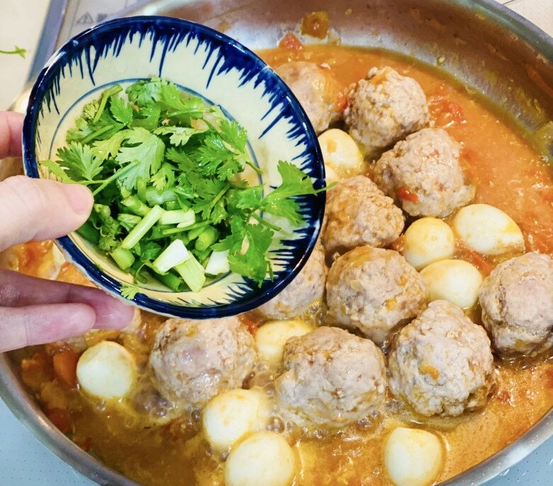 Cách làm thịt viên bọc trứng cút sốt cà chua đơn giản mà trôi cơm ai đoảng mấy cũng thực hiện thành công - 7