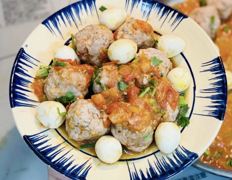 Cách làm thịt viên bọc trứng cút sốt cà chua đơn giản mà trôi cơm ai đoảng mấy cũng thực hiện thành công - 9