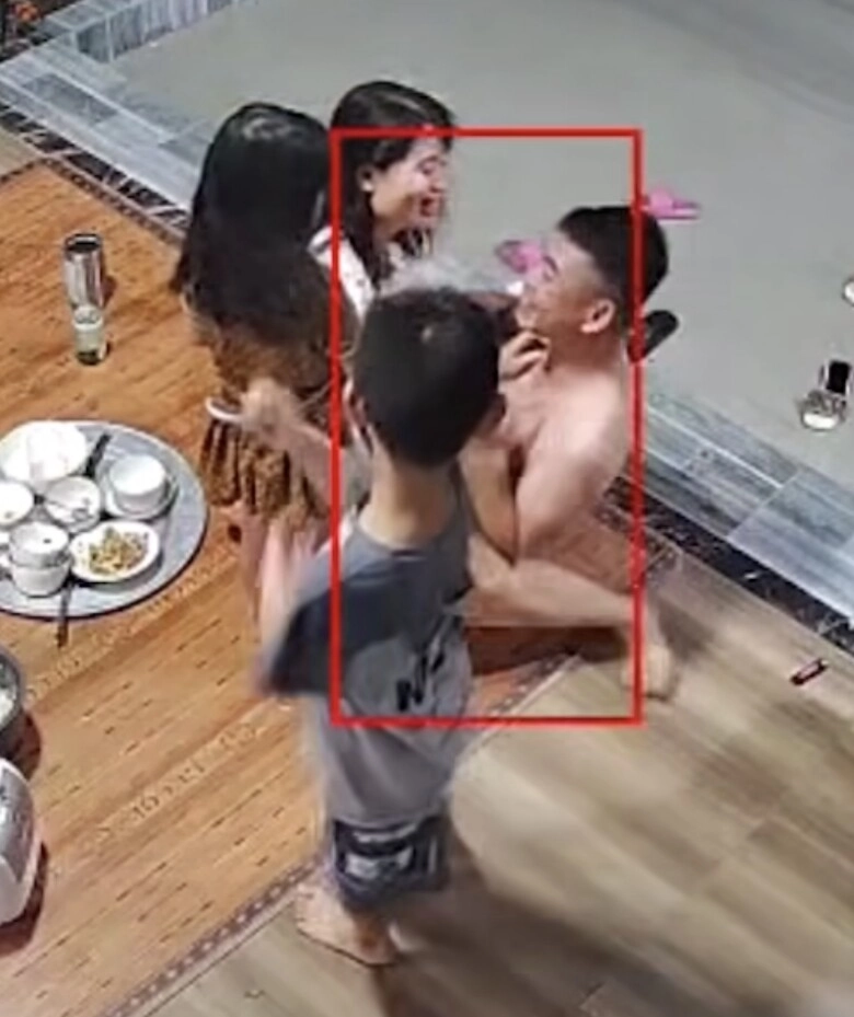 Camera ghi lại cảnh thân mật của cặp vợ chồng trẻ trước mặt con nhỏ dân tình liên tục bình luận - 2