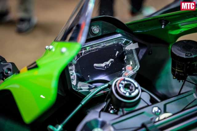 Cận cảnh kawasaki zx-10r 2025 vừa ra mắt - bình cũ rượu mới tại bims 2025 - 13