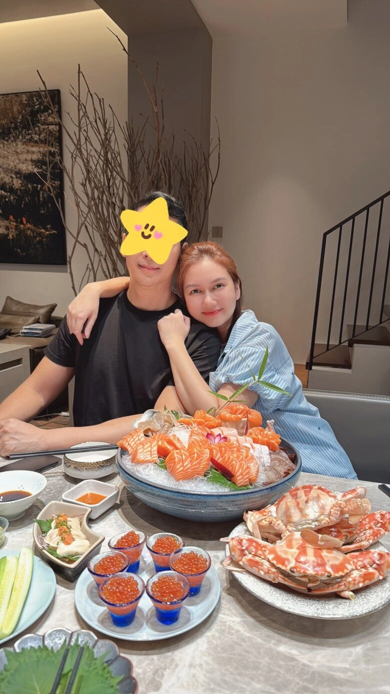 Cảnh ăn uống xa hoa của diễn viên hương giang sau sinh quý tử mẹ cho con bú vẫn làm hẳn tiệc sashimi mừng đầy tháng - 8