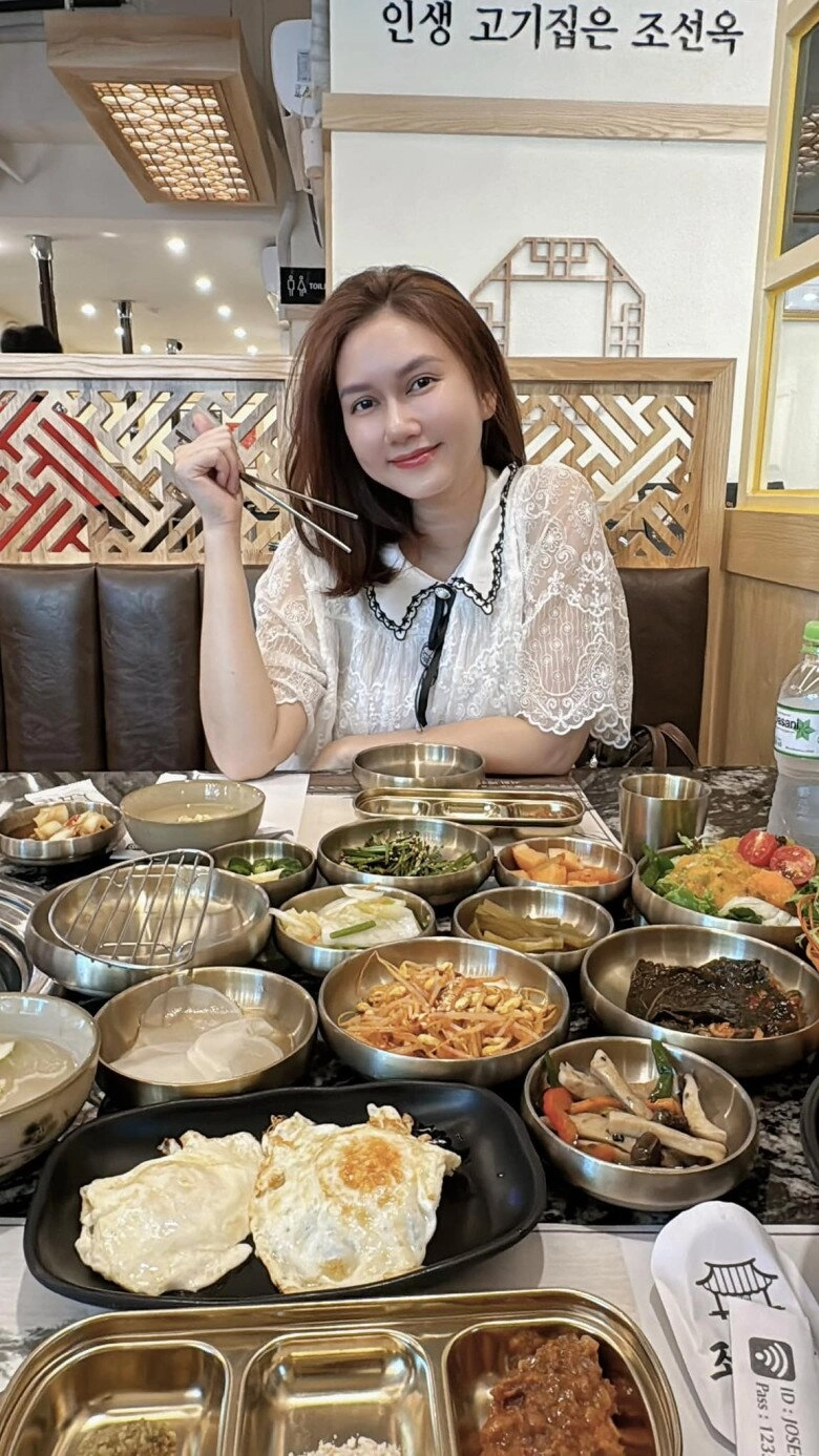 Cảnh ăn uống xa hoa của diễn viên hương giang sau sinh quý tử mẹ cho con bú vẫn làm hẳn tiệc sashimi mừng đầy tháng - 10