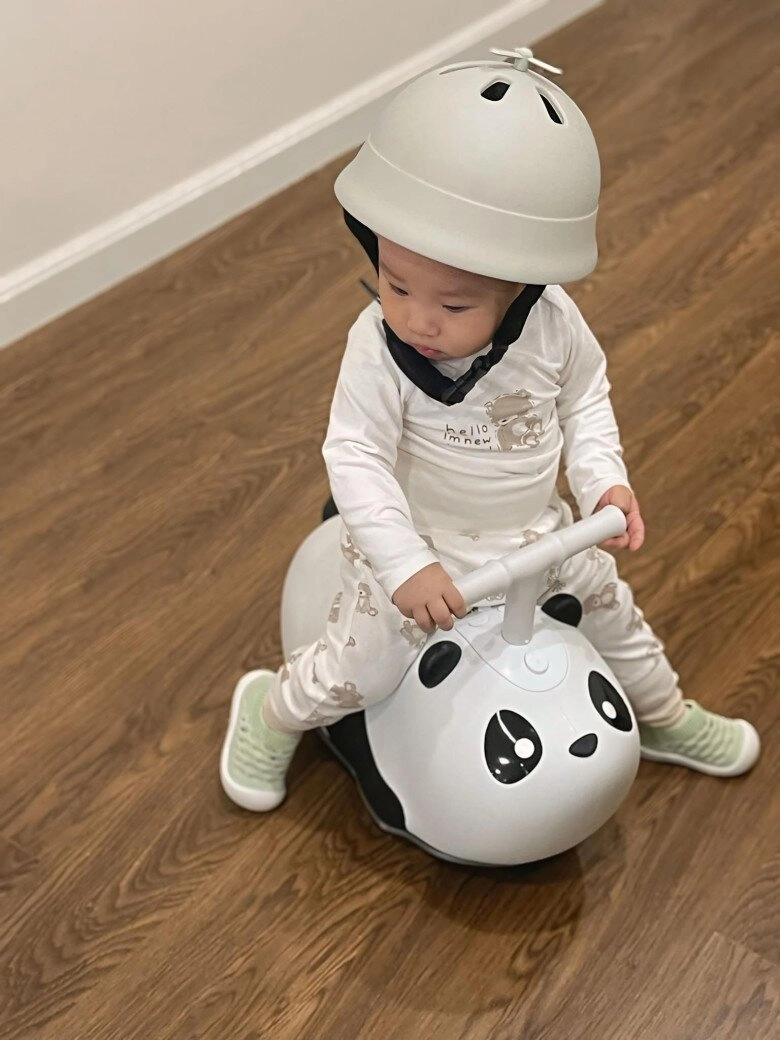 Cặp sinh đôi nhà phương oanh shark bình càng lớn càng khác nhau - 2