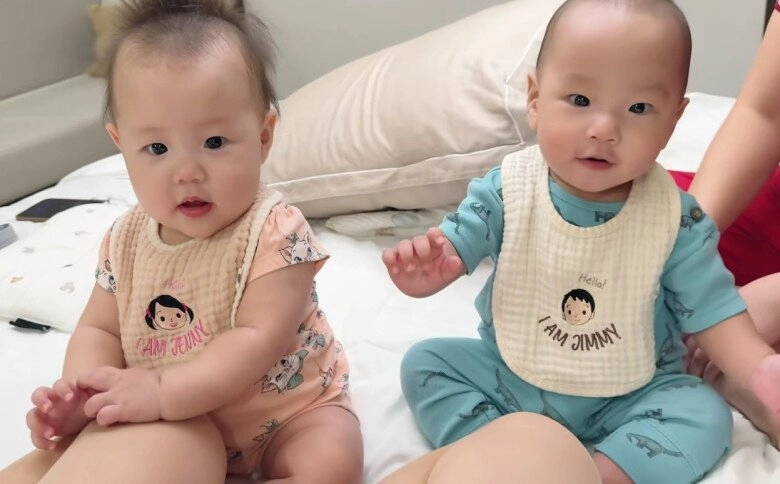 Cặp sinh đôi nhà phương oanh shark bình càng lớn càng khác nhau - 6