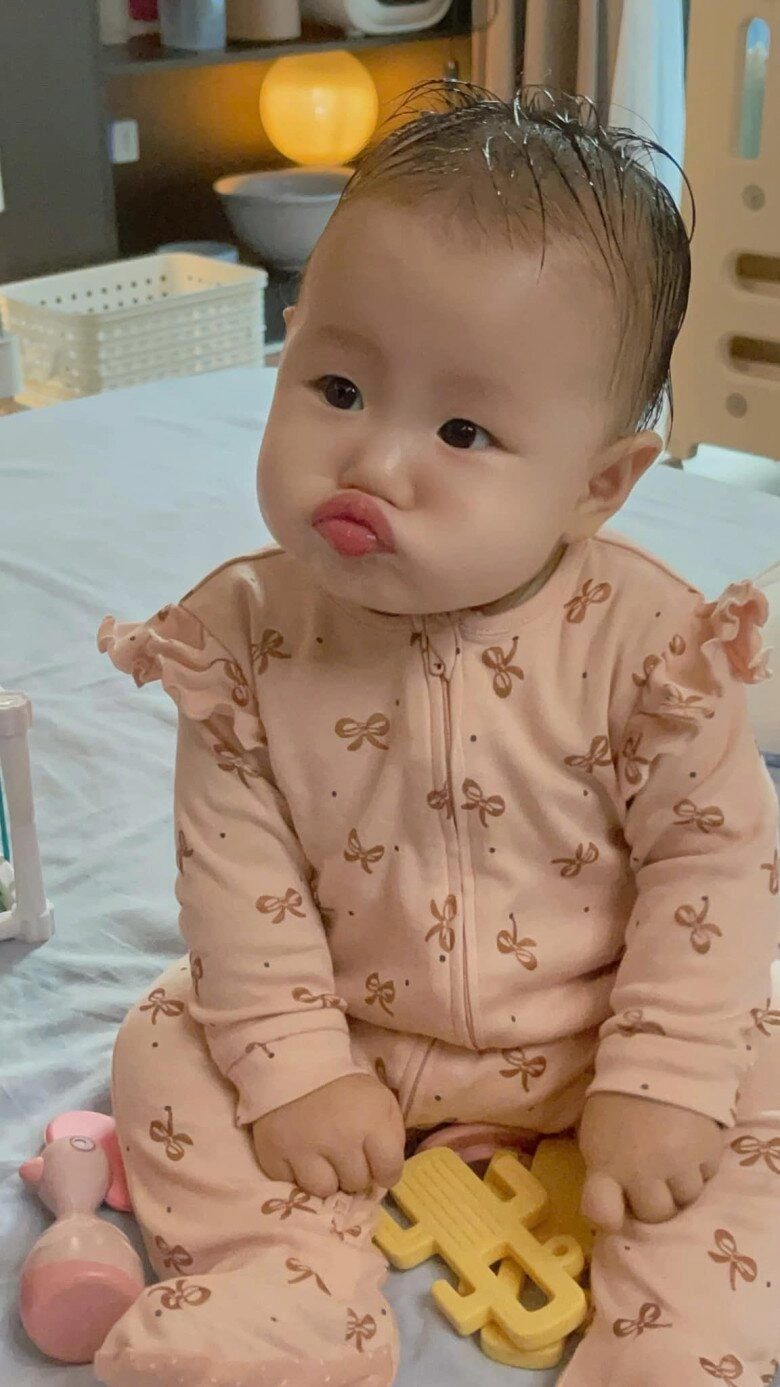 Cặp sinh đôi nhà phương oanh shark bình càng lớn càng khác nhau - 12