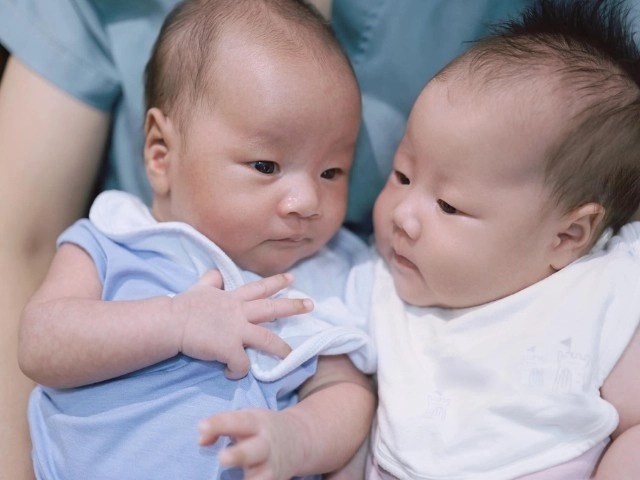 Cặp sinh đôi nhà phương oanh shark bình hóa ra là cây hài dự nhập hội cùng cặp sinh đôi nhà hà hồ kim lý - 5