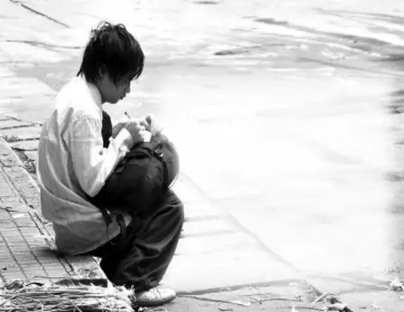 Cậu bé mồ côi sang anh làm giám đốc không quay về quê hương âm thầm chuyển 55 tỷ cho mẹ nuôi và nói 1 câu - 2