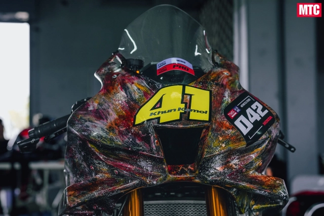 Cbr1000rr-r độ dàn áo kì dị nhất mà tôi từng thấy - 3