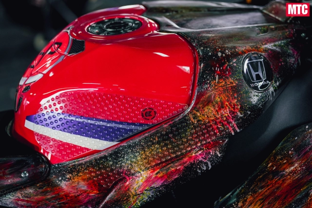 Cbr1000rr-r độ dàn áo kì dị nhất mà tôi từng thấy - 7