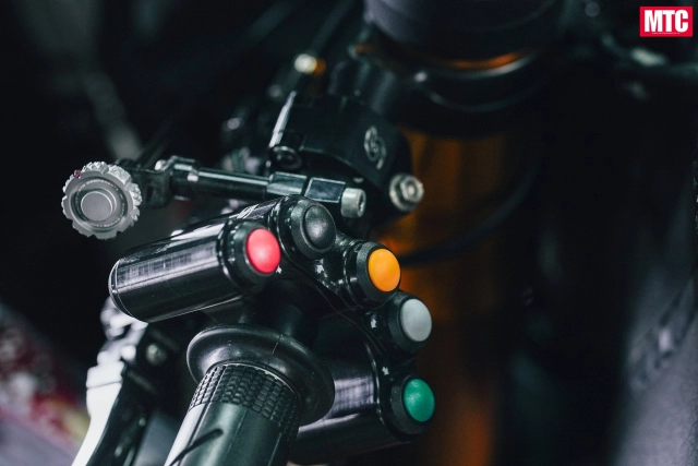 Cbr1000rr-r độ dàn áo kì dị nhất mà tôi từng thấy - 13