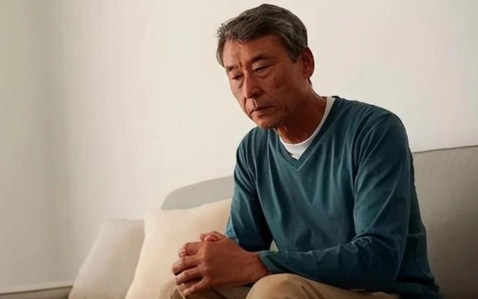 Cha qua đời con trai về làm đám tang nghe trưởng thôn nói mà chết sững tiền thừa kế 34 tỷ đã thuộc về người ăn xin - 2
